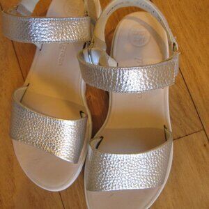 Paul Green Adlee Sandal Silver Metallic Size 8.5 US / EUR 6